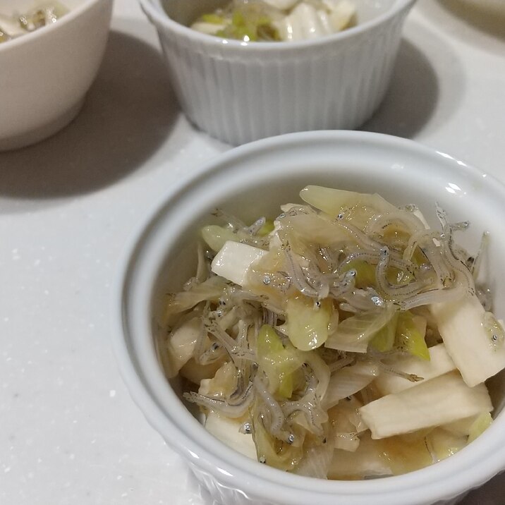 簡単に副菜❗️長芋と長葱しらす胡麻油炒め和え